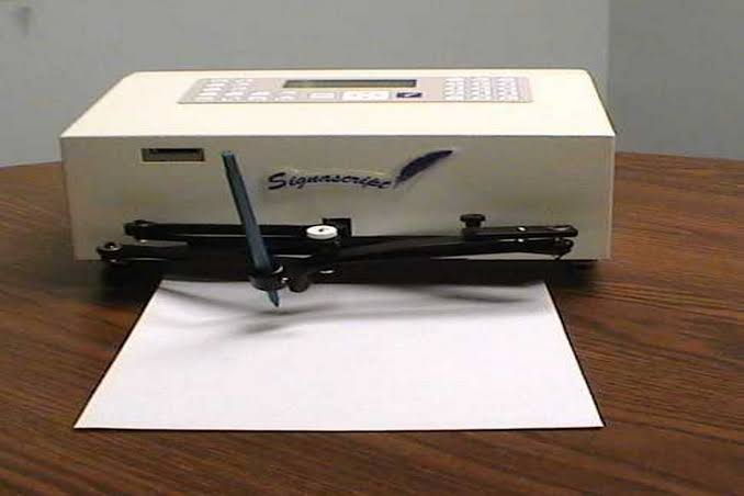 autopen-maquina-firmas-manuscritas Autopen, maquina firmas manuscritas